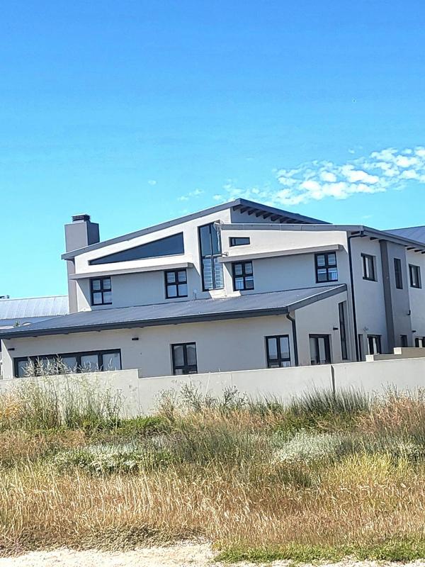6 Bedroom Property for Sale in Sunset Estate Western Cape